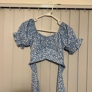 CIDER- Blue floral puff-sleeve crop top with tie